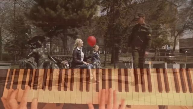 Идет солдат по городу