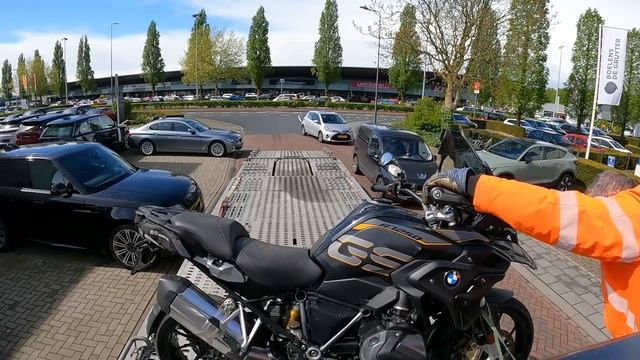 NIEUWE VOLVO'S OPHALEN & KORTE RIT NAAR DUITSLAND - VLOG 91 смотреть онлайн