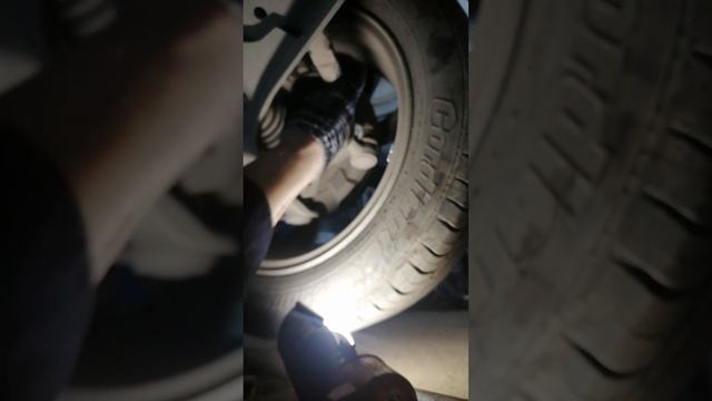 Хендай Солярис что то стучит справа смотреть онлайн