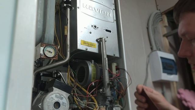 NAVIEN.Трансформатор розжига котла навьен,электрод контроля пламени.Снятие.Ревизия. смотреть онлайн