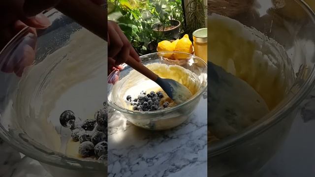 Let's Make a Lemon Blueberry Loaf Cake 🍋🫐✨ #cake #shorts #asmr #baking смотреть онлайн