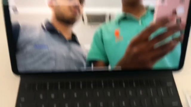 vlogging with 13 pro max at apple store😛 смотреть онлайн