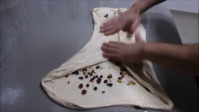 Хлеб на закваске с добавления - голубики, клюквы и грецкого ореха! Топ десертный хлеб! смотреть онлайн