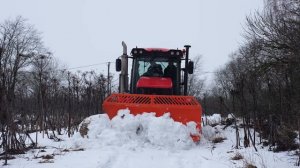 Испытали отвал на трактор Кировец К-5 вместе с Петербургским тракторным заводом.
