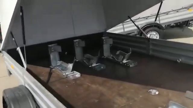 Легковой прицеп под два мотоцикла. МЗСА 817736 с пластиковой крышкой. смотреть онлайн