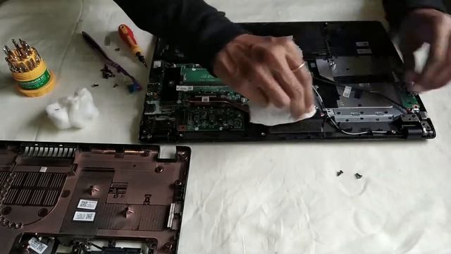 How to clean laptop fan dust |Overheating Fix |Acer Aspier 3 A315-51 смотреть онлайн