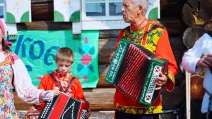 КУПИЛ 2 ДОМА В ДЕРЕВНЕ | ПОМОГЛИ БАБУШКЕ СОБРАТЬ ЯБЛОКИ | ДЕРЕВЕНСКАЯ ЯРМАРКА