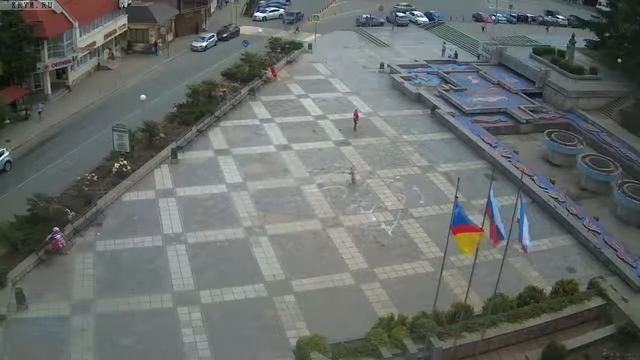 Вебкамера "Площадь Советская". Запись 11.06.2017 14:00:03 смотреть онлайн