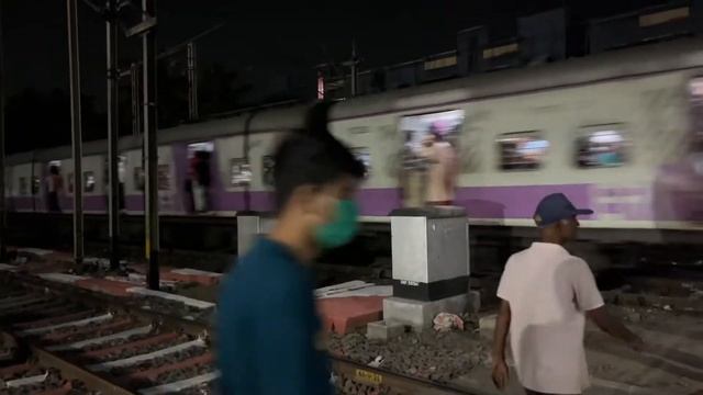 12 couch EMU passing through Shyamnagar Railroad crossing смотреть онлайн