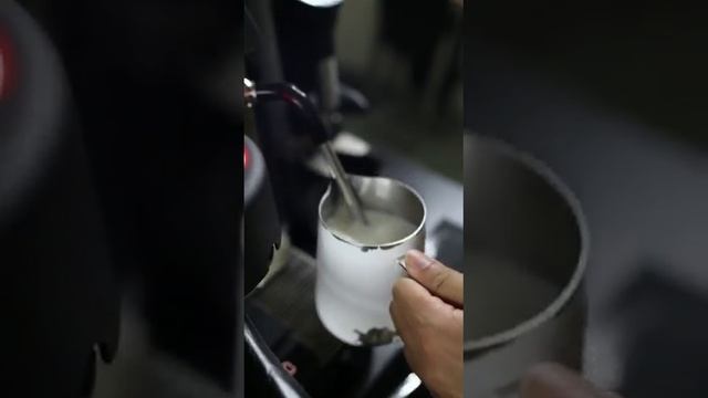 Two latte steamed at once (DE1XXL/Almond milk) смотреть онлайн