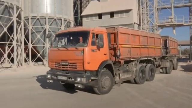 Працівники «Росток-Холдінг» на Чернігівщині зібралися під стінами Ічнянського елеватора. смотреть онлайн