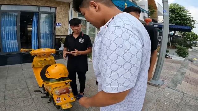 Anh Ba Phải Vlogs | Món Quà Siêu Siêu Bất Ngờ Tặng Anh Phú смотреть онлайн