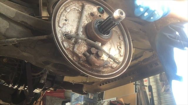 How to: Vanagon Rear Brake Shoes and Springs смотреть онлайн