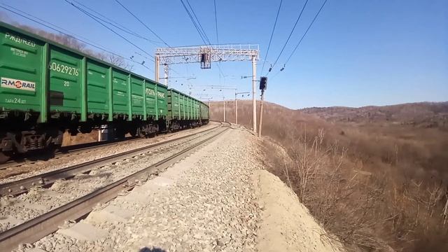 Внезапный разноцветный. Квартет 2ЭС5К-073/147 "Ермак" с грузовым поездом и приветом смотреть онлайн