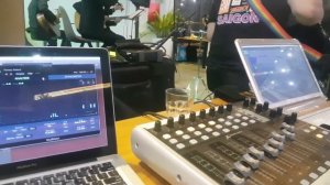 Liveshow Band Acoustic mixer XR18 Behringer & X-Touch Compact