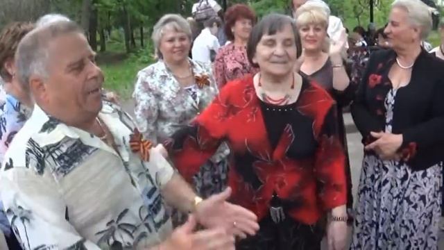 Липецкая гармонь на празднике победы в Парке победы 9 05 16 года.Видео Ланских