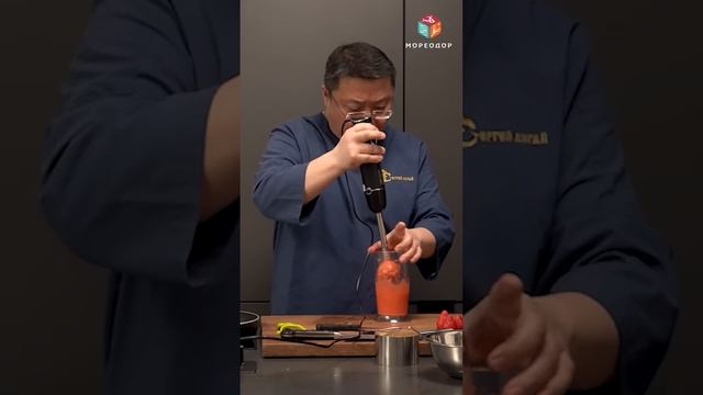 Классический тартар из тунца с клубничным соусом и спаржей: рецепт от Сергея Лигая смотреть онлайн