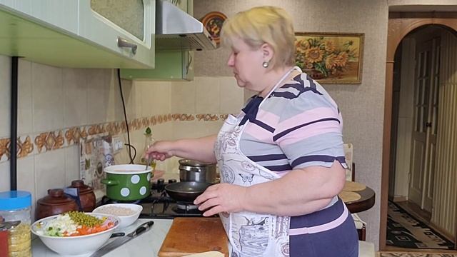 Макароны по флотски. Капусняк с квашеной капустой.Оливье. смотреть онлайн