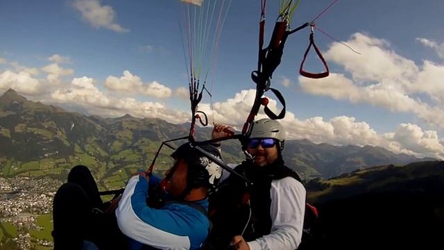 Tandem Paragliding in Kirchberg bei Kitzbühel in Tirol смотреть онлайн
