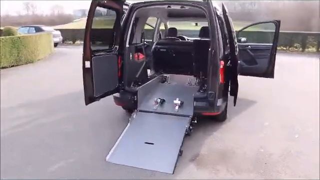 Behindertengerechter VW Caddy AMF Bruns mit Heckeinstieg + Wenderampe смотреть онлайн