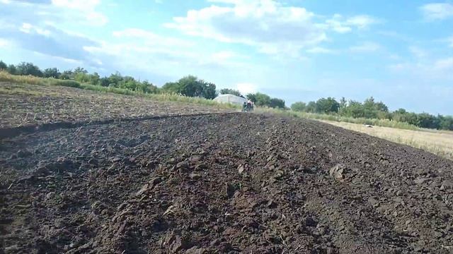 Перший виїзд з плугом на мінітракторі...Земля як бетон смотреть онлайн