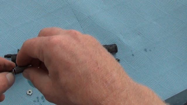 Bosch Piezo Common-Rail Injektor zerlegen смотреть онлайн
