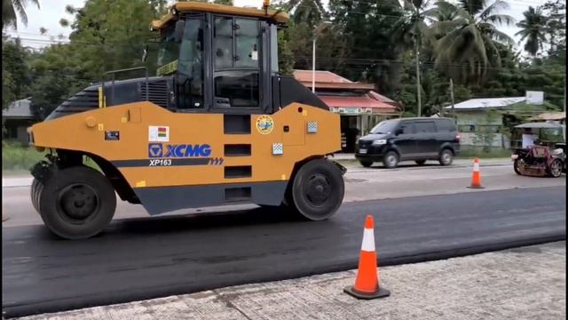 XCMG Pneumatic Roller XP163 Construction Video
