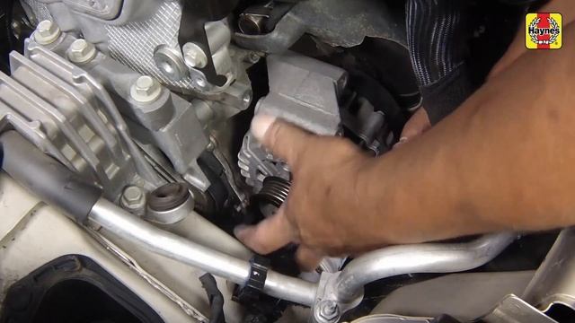 Buick LaCrosse (2005 - 2013) - Replace the alternator смотреть онлайн
