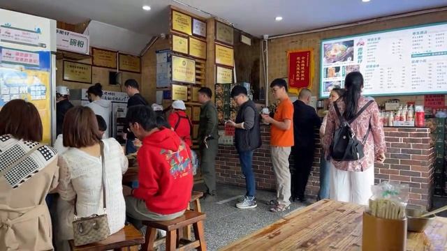 🔴 GUANGXI LIUZHOU - Pasar Tradisional & Kuliner Luosifen смотреть онлайн