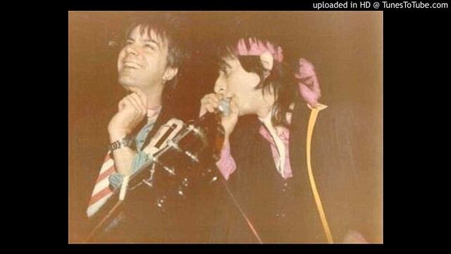 Johnny Thunders & The Heartbreakers - Great Big Kiss \ I Wanna Be Loved смотреть онлайн