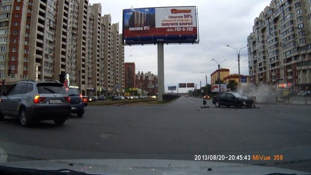 ДТП - авто влетело в пешеходный переход смотреть онлайн