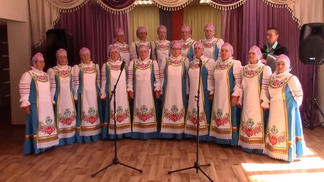 «Любите Россию» (муз. и сл. С. Онопченоко) в исполнении Саланчикского народного хора смотреть онлайн