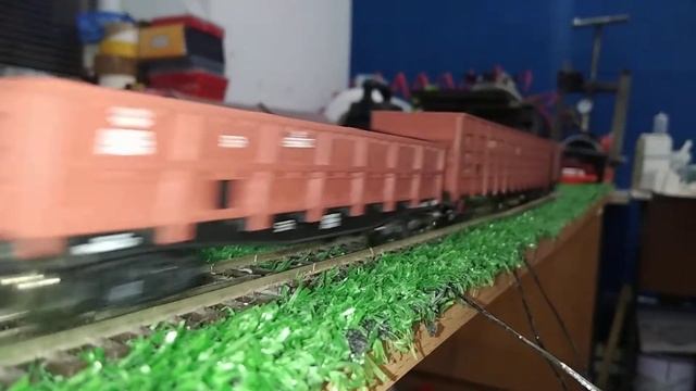 Br 55 Piko. dcc 1/87 c грузовым поездом. смотреть онлайн