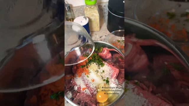 Cocina Albóndigas conmigo! #fyp#cookwithme#lifewiththechavez#followus#pesopluma#youtube#albondigas смотреть онлайн