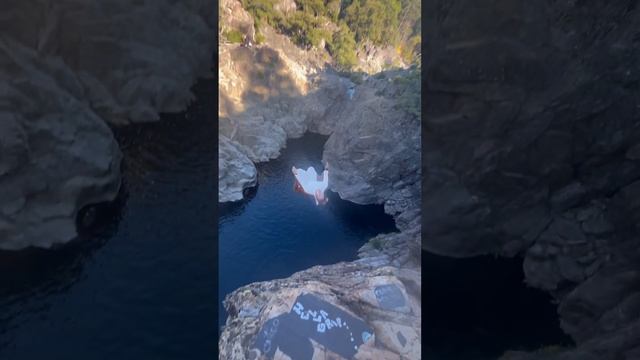 Flying squirrel jumps off huge cliff!! смотреть онлайн
