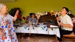 Сакит Самедов Тренд с Тетей дома у мама. Kolqem qeder Senin olsun Arim balim Peteyim