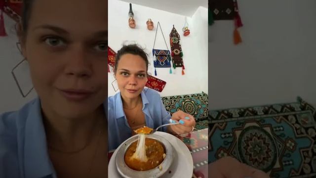 Пробую турецкий десерт из сыра - Кюнефе #shorts смотреть онлайн