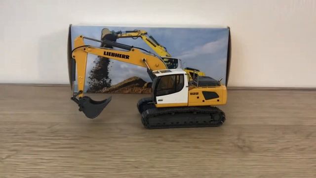 Экскаватор Liebherr R922 смотреть онлайн
