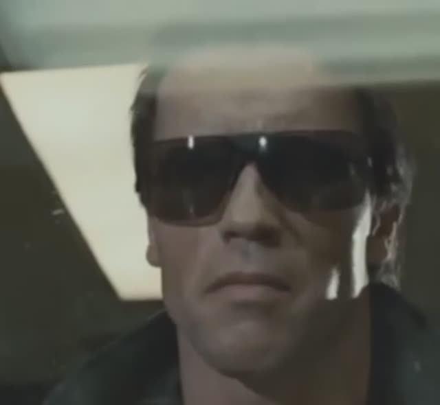 "-И я нет,а он есть!"
Арнольд Шварценеггер ДМБ смотреть онлайн