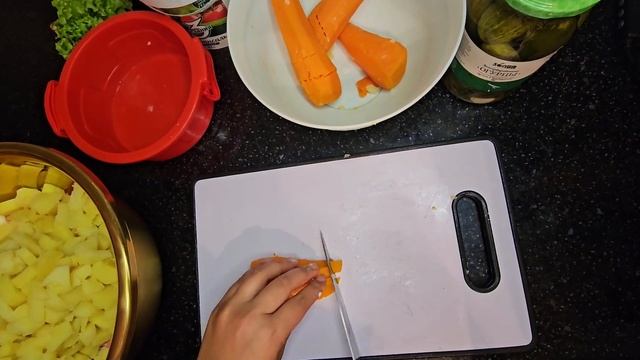 НЕ ГОТОВЬТЕ ТАКОЙ ОЛИВЬЕ🍽 если не хотите привыкнуть к такому вкусу ☺️ смотреть онлайн