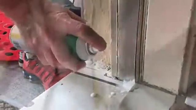 Combat Ant & Roach Foaming Aerosol смотреть онлайн