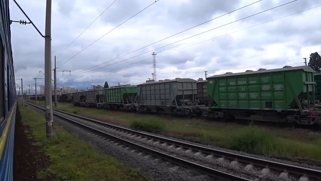 Поезд 142П Бахмут—Львов, прибытие в Дарницу, дата съёмки 30.05.21. смотреть онлайн