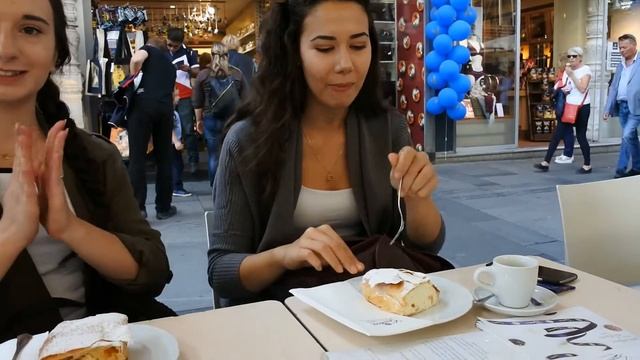 Erasmus in Vienna | Tasting Sacher, Melange and other Austrian culinaries смотреть онлайн