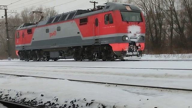 Проезд ЭП2К-180 под мостом Александра Корсунова. смотреть онлайн