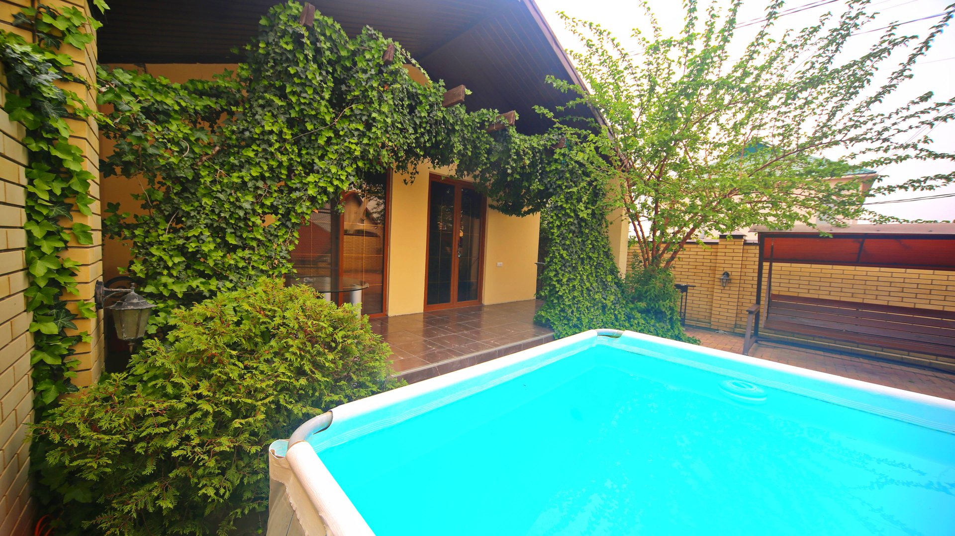 Дом в Анапе с бассейном и без хозяев!