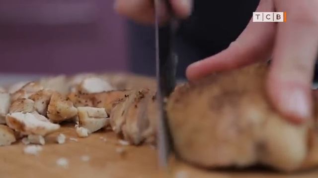 Весенний салат с куриной грудкой смотреть онлайн