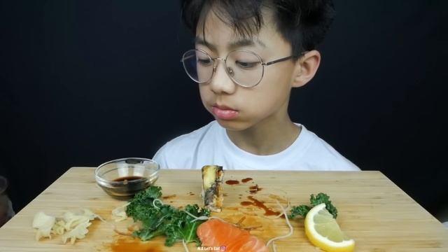 SUSHI *Dragon Roll with Salmon sashimi NO Talking | N.E Let's Eat смотреть онлайн