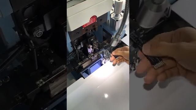 Prensa automática de cable de cinta смотреть онлайн