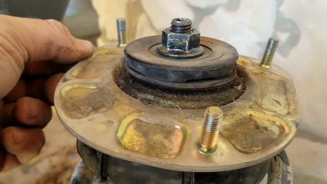 Volvo XC90 Strut Mount Right смотреть онлайн