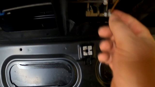Fat Dude Stuck In BMW E36 Boot :( смотреть онлайн